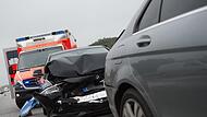 Lehrberg: Unfall fordert Schwerverletzte - 22-J&auml;hriger in Auto eingeklemmt