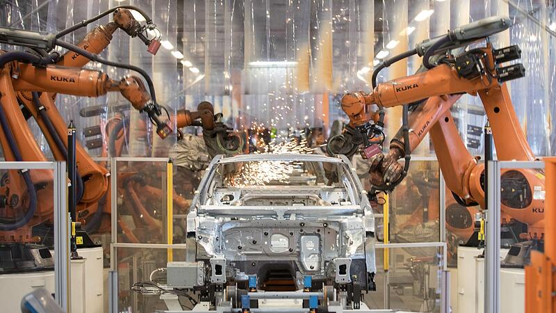 Roboter von Kuka im Autowerk