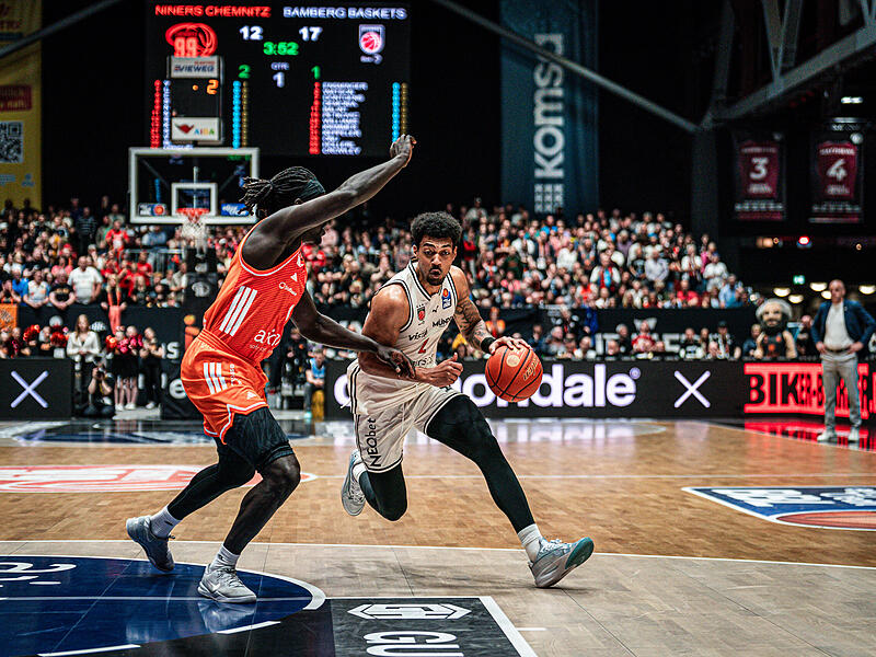 Ibi Watson bahnt sich den Weg zum Chemnitzer Korb.