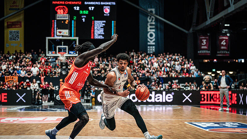 Ibi Watson bahnt sich den Weg zum Chemnitzer Korb.