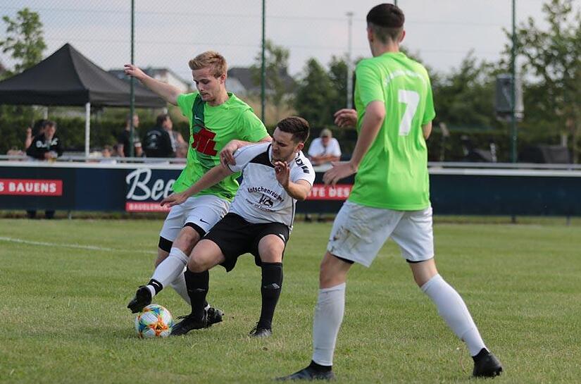 Nach einem halben Jahr beim FC Unter-/Oberrodach kehrte Steve Schön (grünes Trikot) im Sommer zum SV Wolfers-/Neuengrün zurück. Nach einem halben Jahr beim FC Unter-/Oberrodach kehrte Steve Schön (grünes Trikot) im Sommer zum SV Wolfers-/Neuengrün zurück.