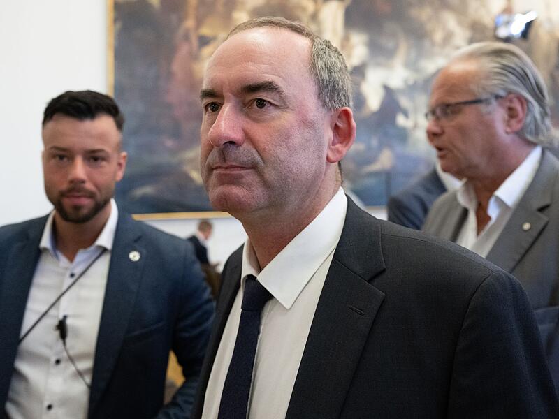 Sondersitzung im Landtag Sondersitzung im Landtag
