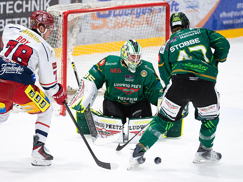 Trotz Glanzleistung von Ganz: Höchstadt unterliegt Deggendorf Höchstadts Bester hütete das Tor: Luca Ganz versagte Deggendorf lange die Tore, ehe Harrison Roy (links) im Powerplay die Wende einleitete.