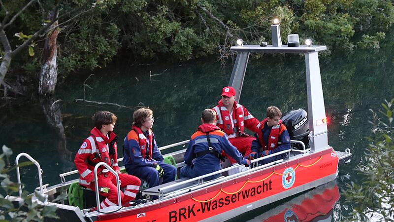 Bei der Vermisstensuche ging es auch aufs Wasser hinaus.