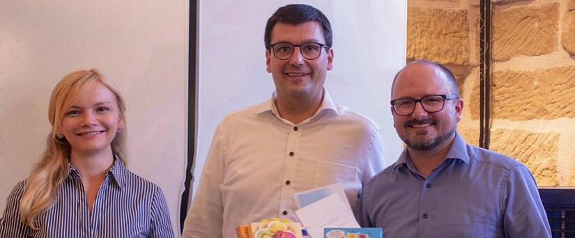 Marina Rehmann (links) und Manuel Reitberger (rechts) sind neue Vorsitzende, in der Mitte Vorg&auml;nger Jonas Merzbacher.SPD