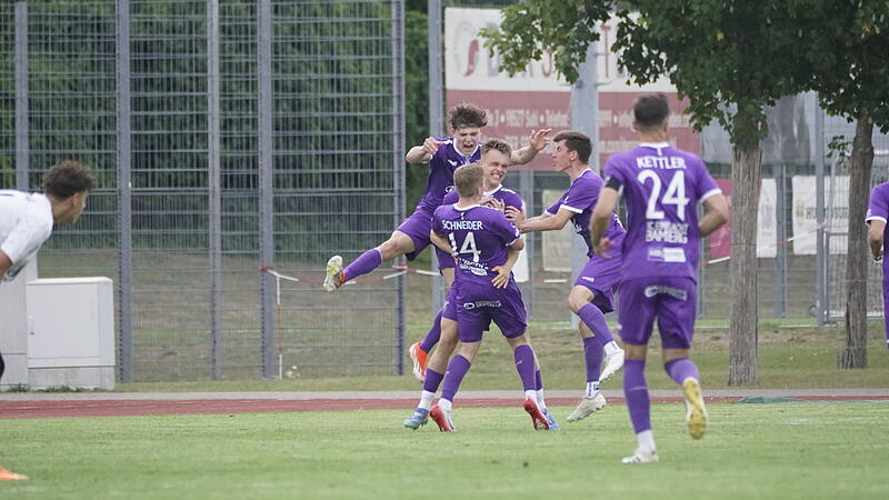 Der FC Eintracht Bamberg (hier gegen Coburg) darf wieder jubeln: Sie haben gegen Großschwarzenlohe den zweiten Saisonsieg eingefahren.
