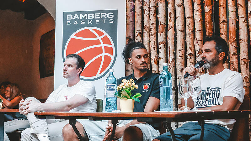 Standen den Fans in der Brasserie Rede und Antwort (von links): Geschäftsführer Philipp Höhne, Jonathan Bähre und Cheftrainer Jesus Ramirez. Standen den Fans in der Brasserie Rede und Antwort (von links): Geschäftsführer Philipp Höhne, Jonathan Bähre und Cheftrainer Jesus Ramirez.