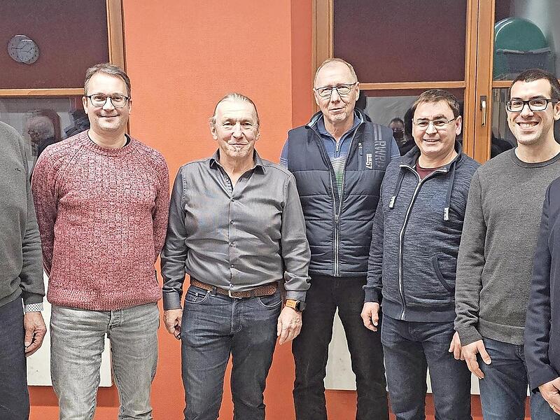 Der Vorstand mit Schriftf&uuml;hrer Gertwald Ferner, Kassier Thomas Lepach, Vorsitzendem Armin Strunz, Andreas Thieret, Ronald Mergenthaler, Marius Jauernik und Zweitem Vositzenden Gerhard Friedrich.