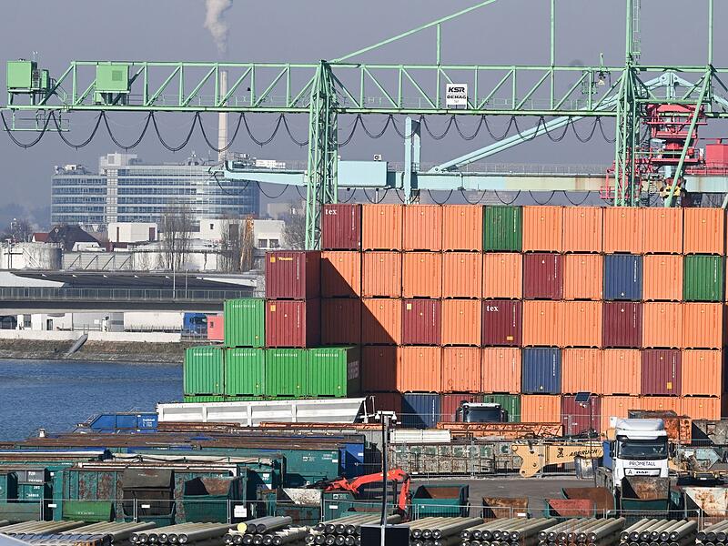 Umschlagbahnhof Logistik und Export Umschlagbahnhof Logistik und Export