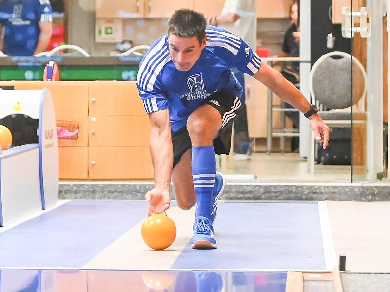 Patrick Kalb und die Sportkegler des PSV Franken Neustadt hatten einen durchwachsenen Saisonstart in der Kegel-Landesliga. Patrick Kalb und die Sportkegler des PSV Franken Neustadt hatten einen durchwachsenen Saisonstart in der Kegel-Landesliga.
