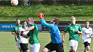 Hier hatte Bad Br&uuml;ckenaus Keeper German Steile noch alles im Griff, doch nach dem Wechsel musste der Heimkeeper noch drei Treffer im Spiel gegen die SG Waldberg/Stangenroth (in gr&uuml;n-wei&szlig;) schlucken.