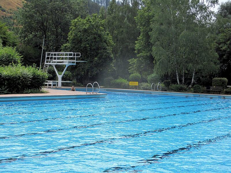 Das Freibad war Thema in der Bürgerversammlung Steinwiesen.