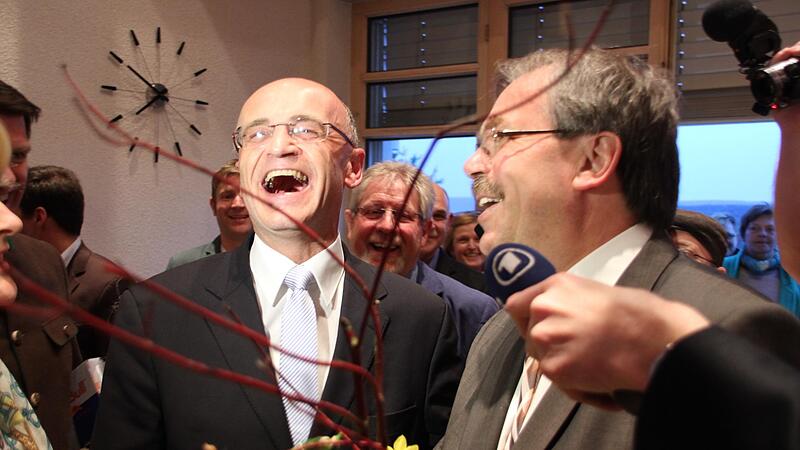 Heiter bis wolkig: In der Stichwahl schlug 2014 der amtierende Landrat Wilhelm Schneider (CSU) seinen Herausforderer Bernhard Ruß (rechts). Der SPD-Mann aus Sand zeigt auch in der Kreis-Politik Ecken und Kanten.