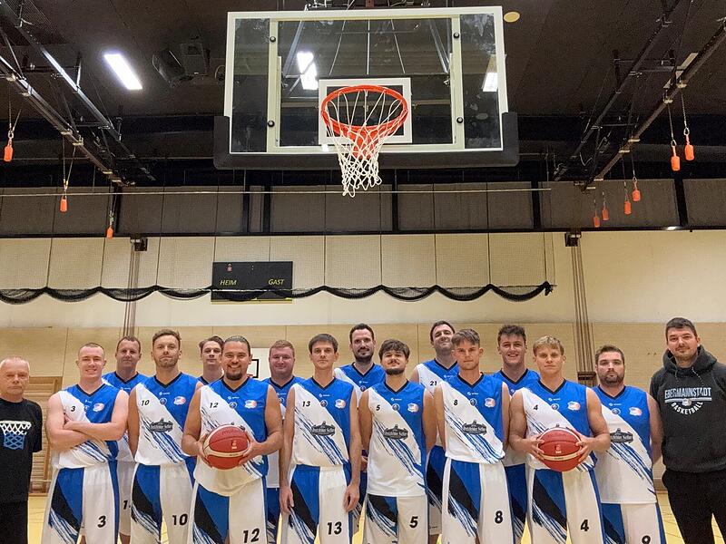 Spieler und Trainer des TSV Ebermannstadt freuen sich auf die kommende Saison in der Bezirksoberliga.