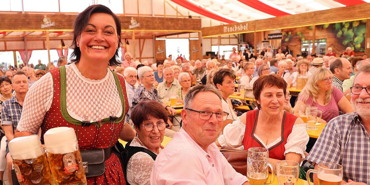 Bierfest-Bedienungen: Sie verlieren nie das Lächeln