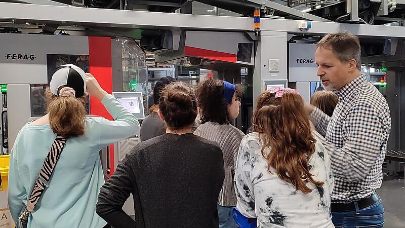 KLARTEXT!-Schülerinnen und -Schüler erhalten spannende Einblicke in die Druckerei und hinter die Kulissen der Redaktion.