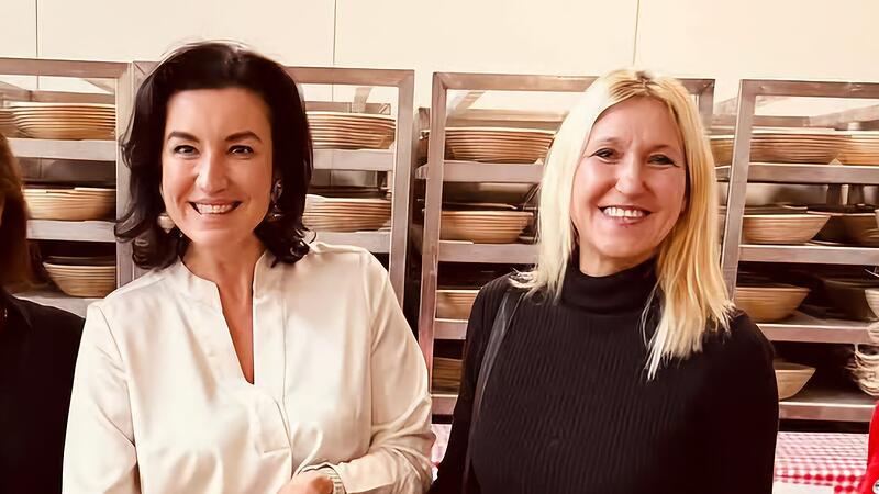 Werden k&uuml;nftig h&auml;ufiger zusammen auftreten: die baldige Forschungsministerin Dorothee B&auml;r (links) und ihre Staatssekret&auml;rin Silke Launert. Was die 48-j&auml;hrige Launert &uuml;ber ihren neuen Job denkt und was sie vorhat, erkl&auml;rt sie im exklusiven Interview mit fraenkischertag.de.