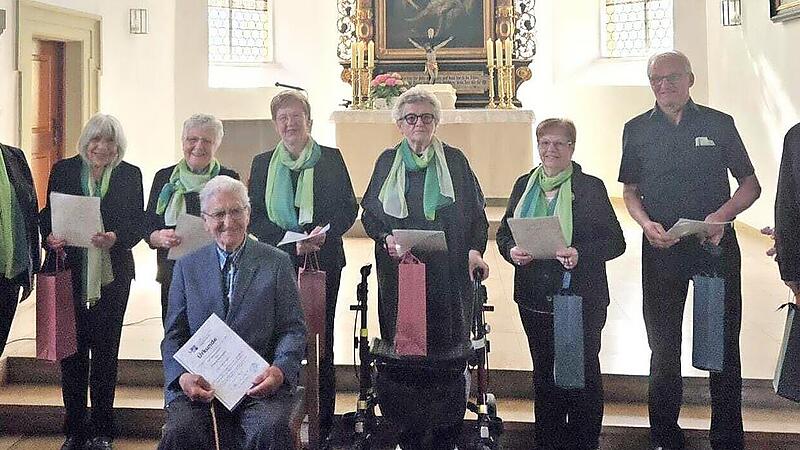 Beim 80. Jubiläum des Kirchenchors Gleisenau wurden geehrt: Else Gerber, Herbert Hofmann, Christl Käb, Christa Viernekäs, Norbert Wippich, Helga Zieg, Margot Druckenbrod und Wilhelm Will. Beim 80. Jubiläum des Kirchenchors Gleisenau wurden geehrt: Else Gerber, Herbert Hofmann, Christl Käb, Christa Viernekäs, Norbert Wippich, Helga Zieg, Margot Druckenbrod und Wilhelm Will.