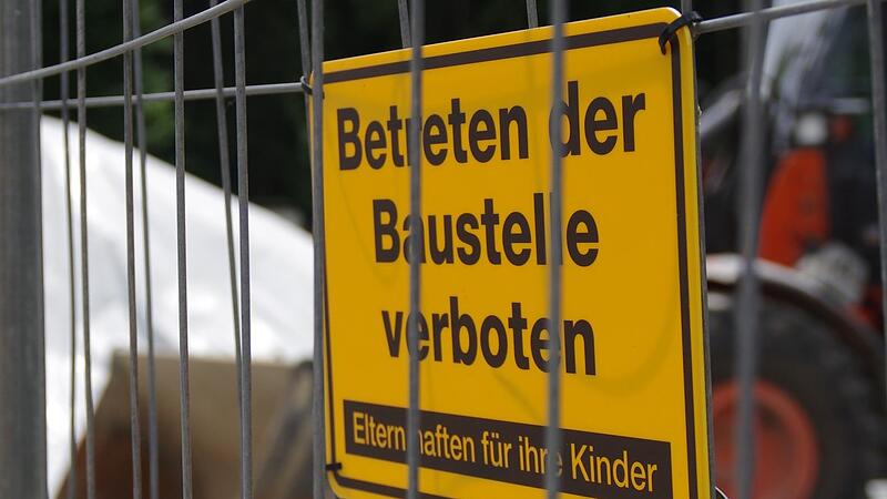 2017 wurde das Säureharz vom Gelände der Kronacher Schützen entfernt. 2017 wurde das Säureharz vom Gelände der Kronacher Schützen entfernt.