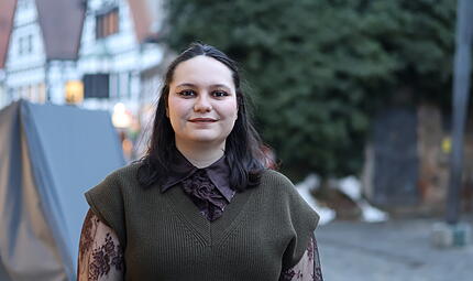 Joy W&uuml;stner kandidiert f&uuml;r Die Linke in Herzogenaurach f&uuml;r das Amt des B&uuml;rgermeisters.