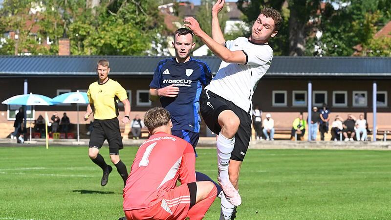 Paul Klose (weißes Trikot) und der SC Sylvia Ebersdorf wollen sich auch im Derby gegen den FC Coburg II keine Blöße geben. Paul Klose (weißes Trikot) und der SC Sylvia Ebersdorf wollen sich auch im Derby gegen den FC Coburg II keine Blöße geben.