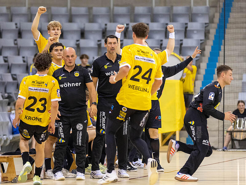 Alles unter Kontrolle? Anel Mahmutefendic und sein HSC Coburg beim Testspiel gegen Leipzig.