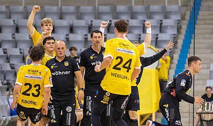 Alles unter Kontrolle? Anel Mahmutefendic und sein HSC Coburg beim Testspiel gegen Leipzig.