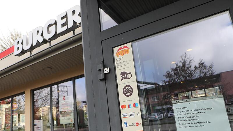 Die Burger-King-Filiale in Forchheim war am Mittwoch, 9. November, geschlossen. Ein Zettel an der Eingangst&uuml;re wies auf &bdquo;technische St&ouml;rungen&ldquo; hin.Forchheim & Fr&auml;nkische Schweiz