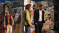 Gestrandet am trostlosen Bad Kissinger Bahnhof: Die Lacher sind der Burkardrother Theatergruppe sicher.