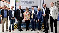 Zur Er&ouml;ffnung begr&uuml;&szlig;te das Unternehmen neben Oberb&uuml;rgermeisterin Martina Hebendanz, Landrat Hanng&ouml;rg Zimmermann und IHK-Hauptgesch&auml;ftsf&uuml;hrer Wolfram Brehm auch zahlreiche internationale G&auml;ste und Vertriebspartner.