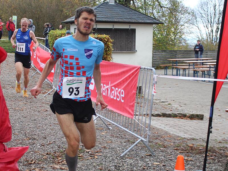 Manchen Athleten waren die Strapazen ins Gesicht geschrieben - auch beim Zieleinlauf und wie hier beim Drittplatzierten Hannes Hittinger. Manchen Athleten waren die Strapazen ins Gesicht geschrieben - auch beim Zieleinlauf und wie hier beim Drittplatzierten Hannes Hittinger.