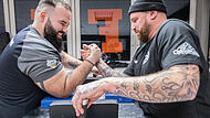 Gerogis Zisakis (links) und Daniel Wallace haben beim FC Eintracht Bamberg eine Abteilung für Armwrestling gegründet. Gerogis Zisakis (links) und Daniel Wallace haben beim FC Eintracht Bamberg eine Abteilung für Armwrestling gegründet.