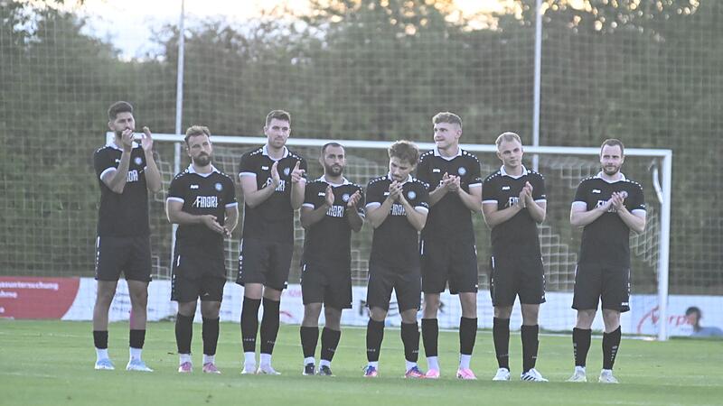Erleichtert, aber nicht glücklich über die Leistung waren die Kicker des SC Sylvia Ebersdorf unter der Woche nach dem Halbfinaleinzug im Kreispokal. Erleichtert, aber nicht glücklich über die Leistung waren die Kicker des SC Sylvia Ebersdorf unter der Woche nach dem Halbfinaleinzug im Kreispokal.