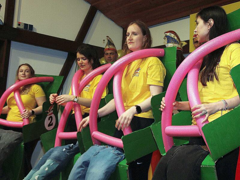 Four Girls: Die jungen Damen brachten mit ihrer Achterbahnfahrt Rummel-Atmosph&auml;re in den Saal.