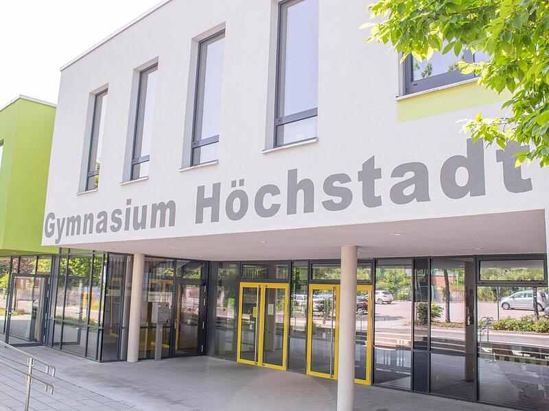 Die Schülerinnen und Schüler des Gymnasiums in Höchstadt haben mit ihrer Fahrrad-Begeisterung sich und ihrer Schule einen Namen gemacht. Die Schülerinnen und Schüler des Gymnasiums in Höchstadt haben mit ihrer Fahrrad-Begeisterung sich und ihrer Schule einen Namen gemacht.