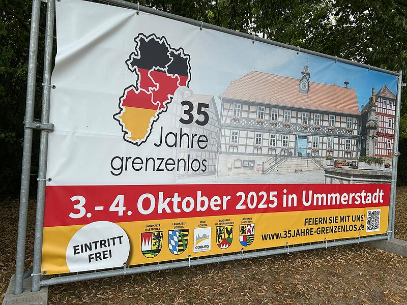 Banner in Coburg Mit diesem Banner wird für das Fest „35 Jahre grenzenlos“ geworben. Während von den vier daran beteiligten Landkreisen jeweils das Wappen abgebildet ist, wird die Stadt Coburg mit einem (noch dazu veralteten!) Logo symbolisiert.