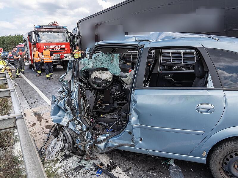 Tödlicher Unfall nahe Strullendorf: Autofahrer stirbt bei Frontalcrash Tödlicher Unfall nahe Strullendorf: Autofahrer stirbt bei Frontalcrash