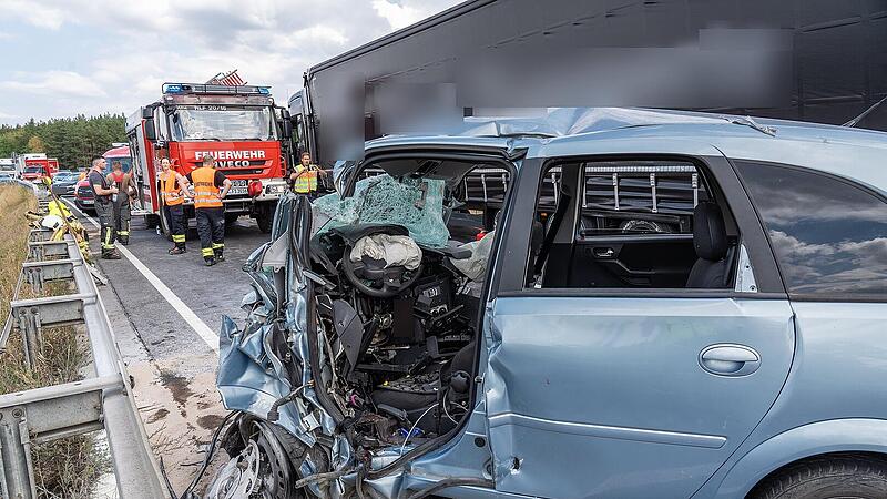 T&ouml;dlicher Unfall nahe Strullendorf: Autofahrer stirbt bei Frontalcrash