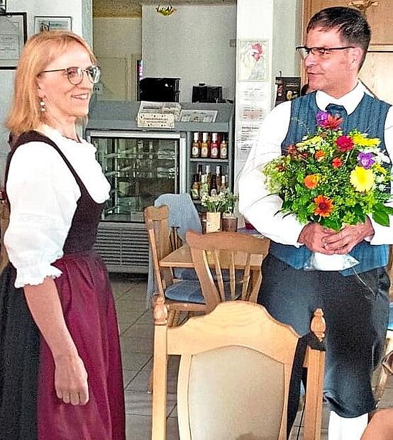 Blumen für die Fahnenpatin Karin HannaHeike Schülein Blumen für die Fahnenpatin Karin HannaHeike Schülein
