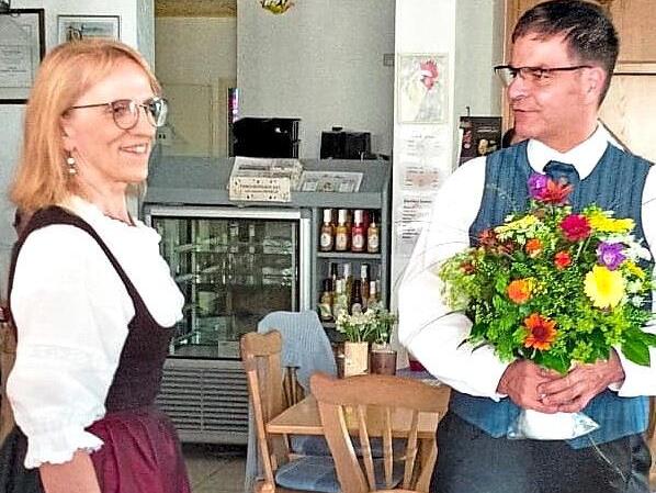 Blumen für die Fahnenpatin Karin HannaHeike Schülein Blumen für die Fahnenpatin Karin HannaHeike Schülein