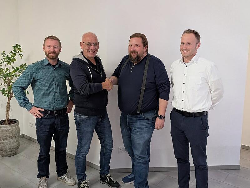 Michael Butz (Zweiter von rechts) hat die SPD verlassen und sich der Bürgergemeinschaft Ebersdorf angeschlossen. Hier ist er im Bild mit einigen seiner neuen Fraktionskollegen (von links): Alexander Knorr, Fraktionssprecher Wolfgang Ebertz und Michael Dehler.