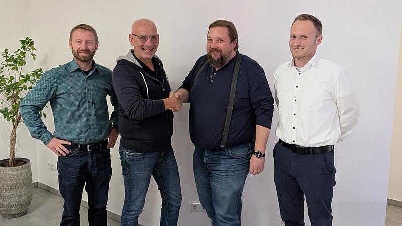 Michael Butz (Zweiter von rechts) hat die SPD verlassen und sich der Bürgergemeinschaft Ebersdorf angeschlossen. Hier ist er im Bild mit einigen seiner neuen Fraktionskollegen (von links): Alexander Knorr, Fraktionssprecher Wolfgang Ebertz und Michael Dehler.