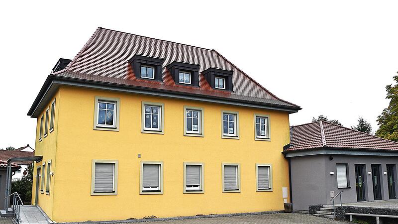 Der offene Jugendtreff ist jetzt im Pfarr- und Jugendheim in Altenkunstadt untergekommen. Er wird von der Stadt Burgkunstadt und der Gemeinde Altenkunstadt gemeinsam mit Unterstützung des BRK geführt.
