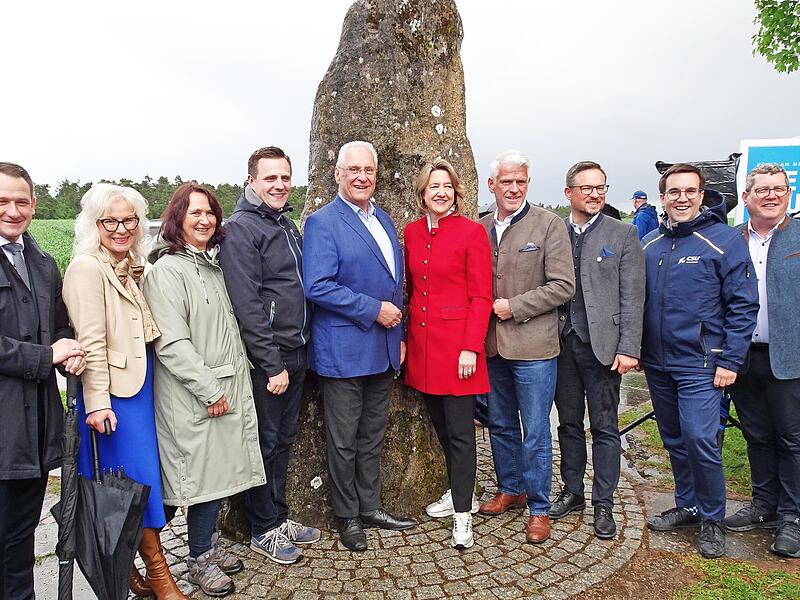 V.l.: Johannes Maciejonczyk, neuer Landrat im Kreis Bamberg, Bezirksrätin Gerlinde Mathes, Beate Nijkamp, CSU-Bezirksgeschäftsführerin Mittelfranken, MdL Andreas Schalk, Staatsminister Joachim Herrmann, MdB Dr. Anja Weisgerber, MdL Steffen Vogel, ... V.l.: Johannes Maciejonczyk, neuer Landrat im Kreis Bamberg, Bezirksrätin Gerlinde Mathes, Beate Nijkamp, CSU-Bezirksgeschäftsführerin Mittelfranken, MdL Andreas Schalk, Staatsminister Joachim Herrmann, MdB Dr. Anja Weisgerber, MdL Steffen Vogel, ...