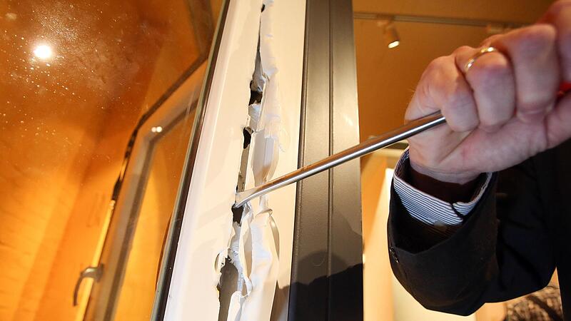 In der Nacht zum Montag sind bislang unbekannte Täter in eine Forchheimer Schule eingebrochen.Forchheim & Fränkische Schweiz In der Nacht zum Montag sind bislang unbekannte Täter in eine Forchheimer Schule eingebrochen.Forchheim & Fränkische Schweiz