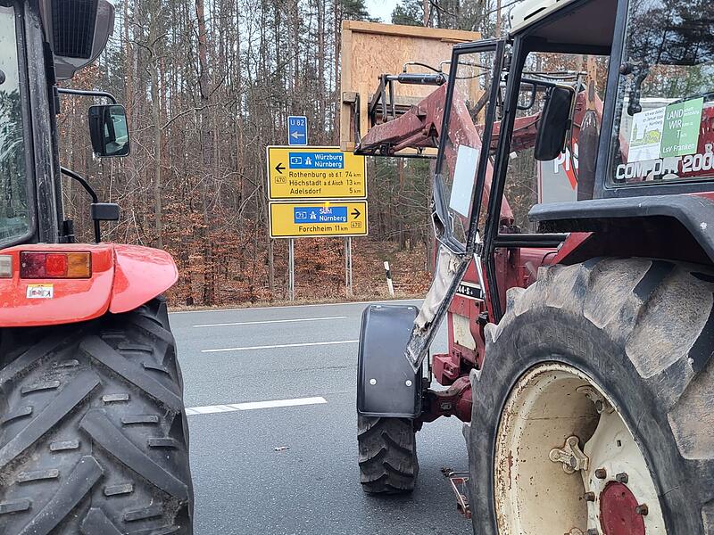 Straßenblockade am 8. Januar 2024 beim HemhofenStraßenblockade am 8. Januar 2024 beim Hemhofen