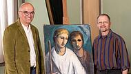 Stefan Andritschke (links) und Andreas Remshard vom Bürgerverein stellen in der TV-Sendung „Kunst und Krempel“ am Samstag das Gemälde „Tobias und der Engel“ des Eberner Malers Adolf Vogel vor.