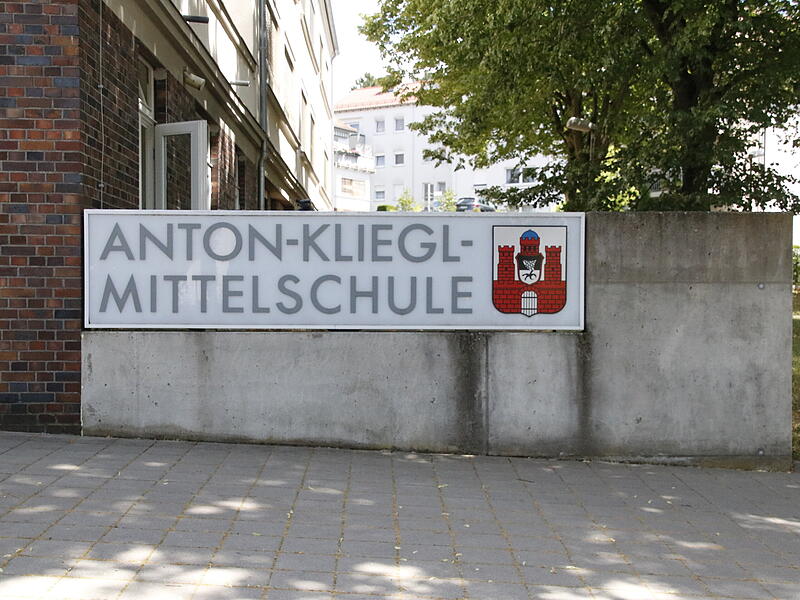 Der Außenbereich der Anton-Kliegl-Mittelschule in Bad Kissingen.