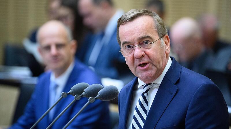 Wehrpflicht per Tombola, das war allen Ernstes der Vorschlag. Verteidigungsminister Boris Pistorius stoppte den Lotterie-Kompromiss schließlich, er will den gesamten Jahrgang zumindest mustern können.