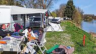 Familie Freuntscht aus der Pfalz bereitet sich auf einen erholsamen Tag auf Bambergs Bierkellern vor. Familie Freuntscht aus der Pfalz bereitet sich auf einen erholsamen Tag auf Bambergs Bierkellern vor.